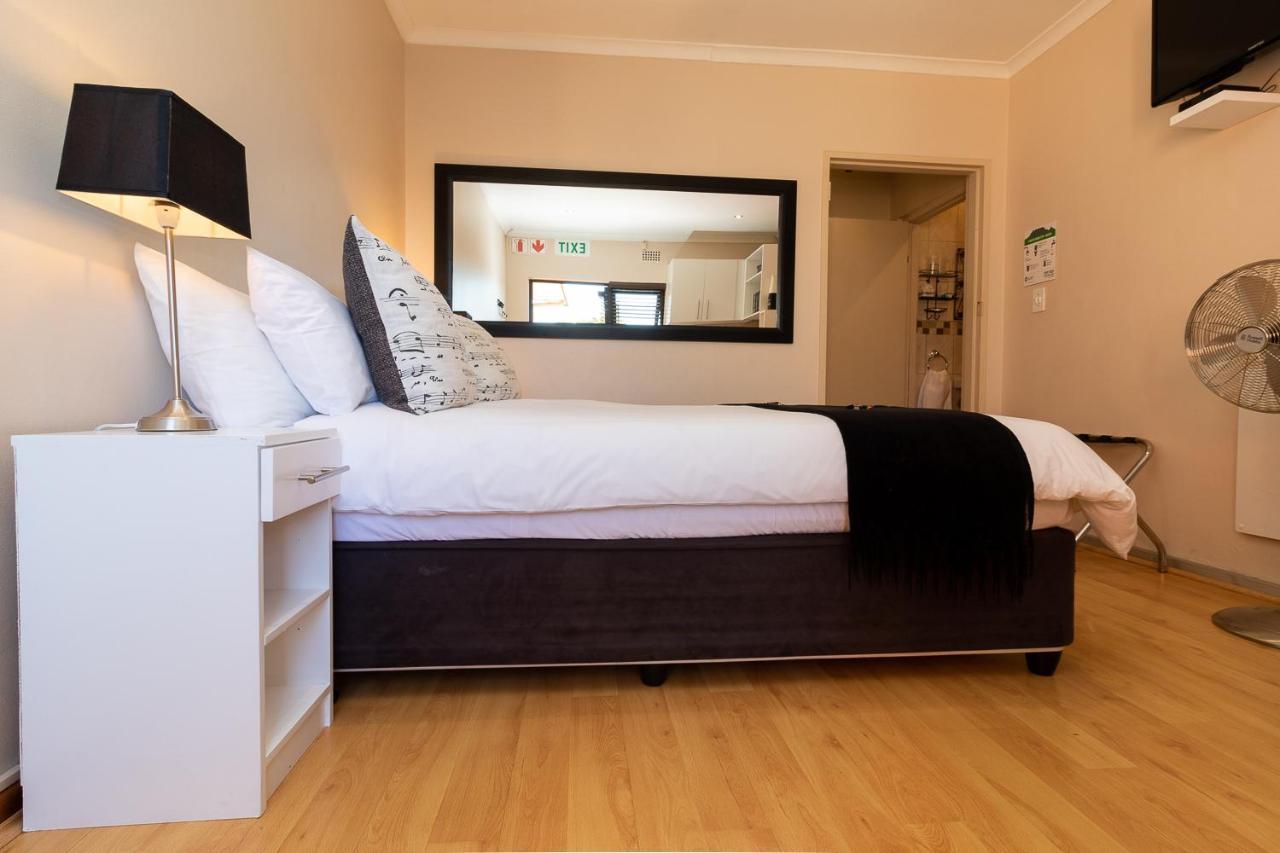 בלוויל Tyger Classique Self-Catering Cape Town, Tyger Valley חדר תמונה